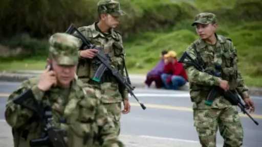 وزير دفاع كولومبيا: أكثر من 30 ألف جندي... وزير دفاع كولومبيا: أكثر من 30 ألف جندي يتمركزون الآن على الحدود مع فنزويلا