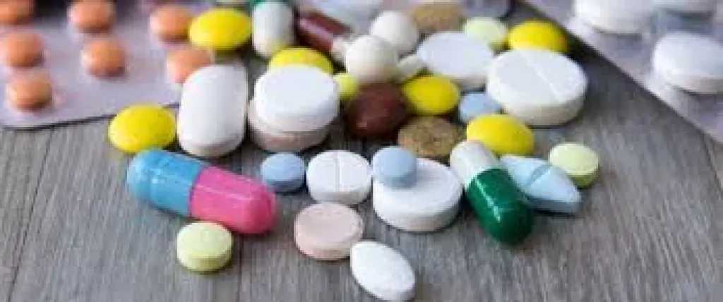 طبيب يحذر من الإفراط في تناول المسكنات: أضرار محتملة على الكلى والكبد والجهاز الهضمي