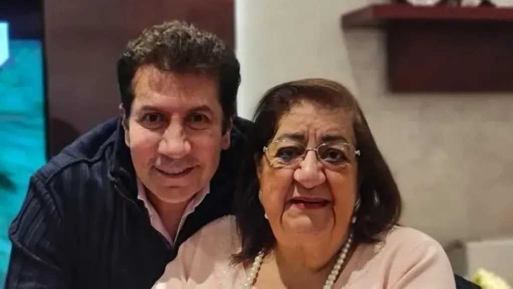 هاني رمزي يكشف تبرع والدته بكل ذهبها للفقراء ويصفها بـ«الأم العظيمة والكريمة»