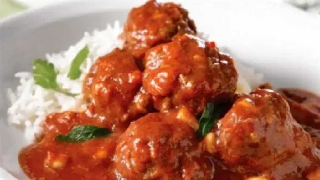 طريقة عمل الكفتة بالصلصة بخطوات بسيطة وسهلة