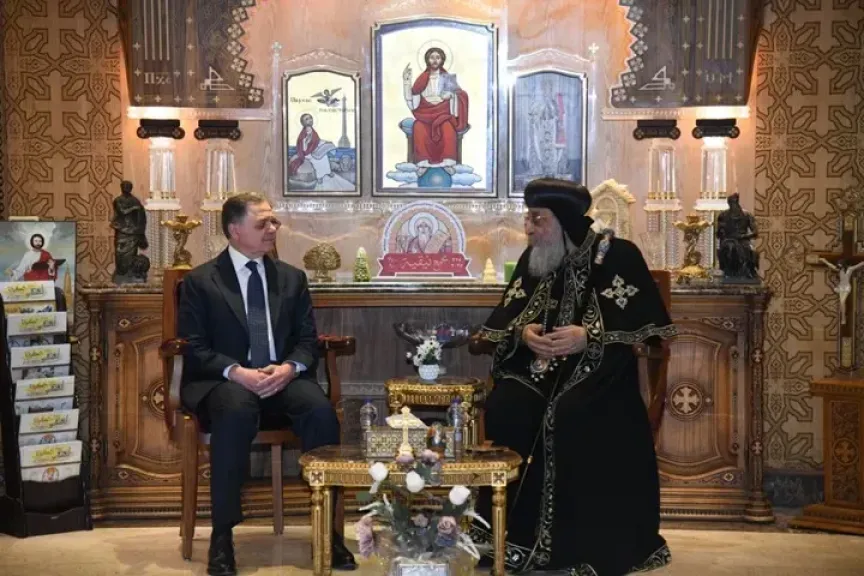 وزير الداخلية مع البابا تواضروس 
