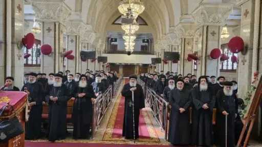 الأنبا ميخائيل يتأمل في رسالة رومية خلال لقائه الشهري بكهنة حلوان