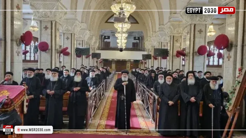 الأنبا ميخائيل يتأمل في رسالة رومية خلال لقائه الشهري بكهنة حلوان