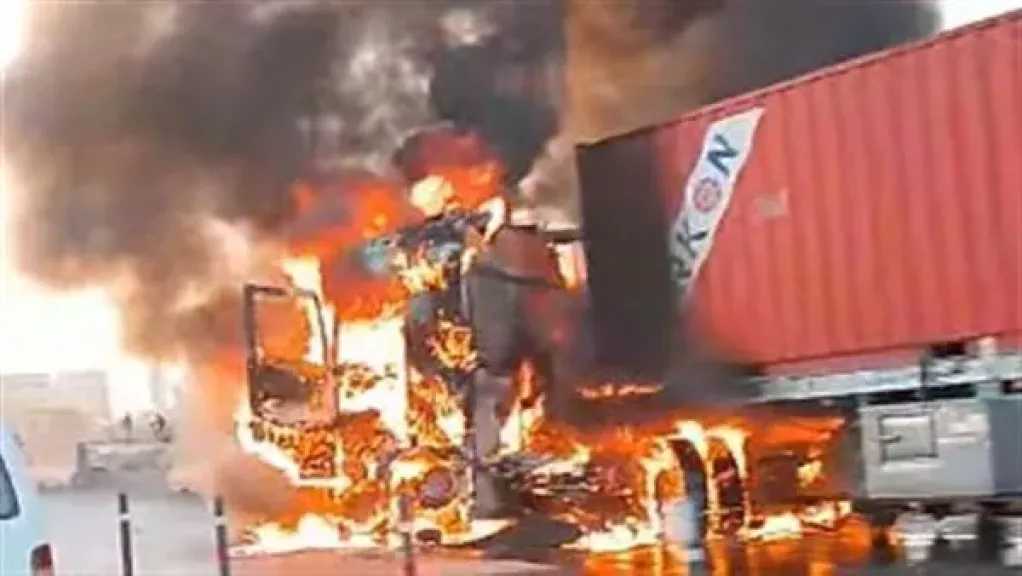 اشتعال سيارة تريلا أعلى طريق ”القاهرة–الإسكندرية” دون إصابات