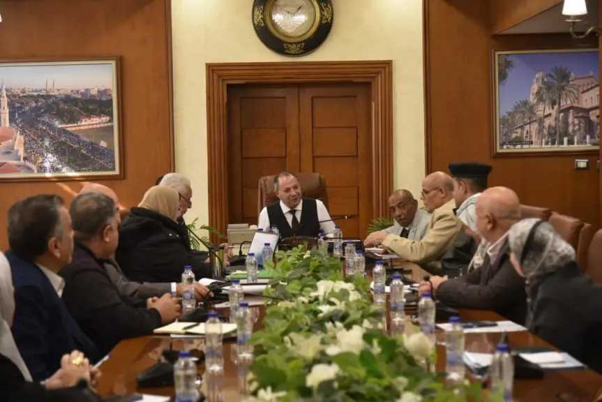 محافظ بورسعيد يتابع سير أعمال شركة النظافة الجديدة ويشدد على تكثيف الجهود لتحقيق تطلعات المواطنين