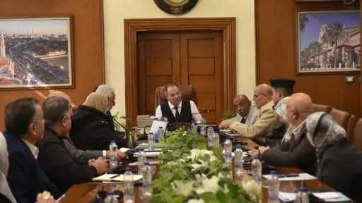 محافظ بورسعيد يتابع سير أعمال شركة النظافة الجديدة ويشدد على تكثيف الجهود لتحقيق تطلعات المواطنين