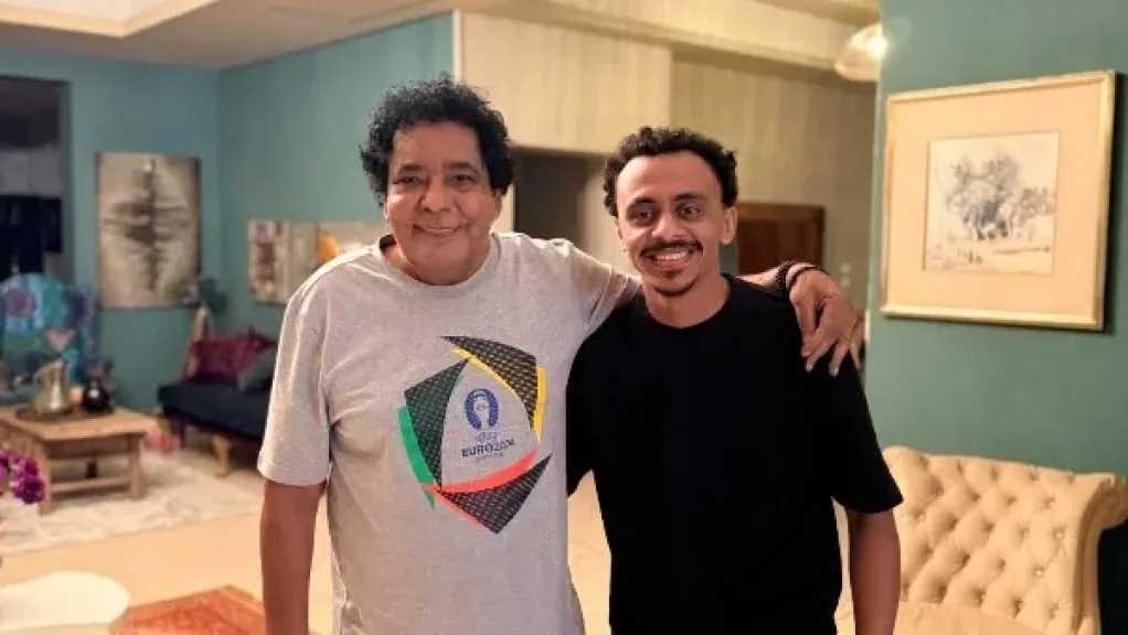 أول بطولة مطلقة لكزبرة في “بيبو” بعد زيارة مليئة بالحب للفنان محمد منير