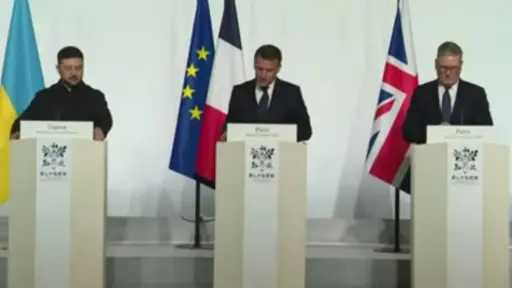 ماكرون وزيلينسكي وستارمر يوقعون إعلان نوايا لنشر قوة... ماكرون وزيلينسكي وستارمر يوقعون إعلان نوايا لنشر قوة متعددة الجنسيات في أوكرانيا