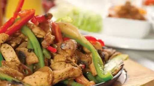 طريقة عمل فاهيتا الدجاج بمكونات اقتصادية