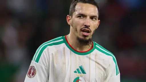 بن ناصر يعبر عن حزنه بعد الإصابة ويثني على تأهل الجزائر في أمم إفريقيا