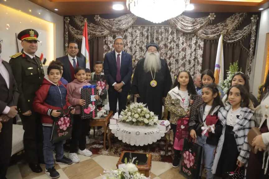 محافظ قنا يشارك أقباط دشنا احتفالات عيد الميلاد
