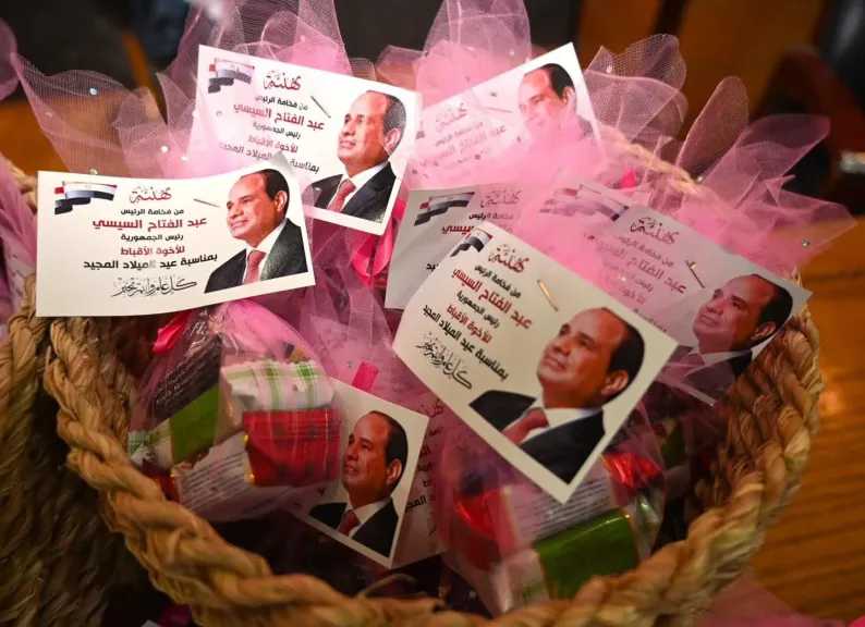 هدايا الرئيس تنشر البهجة في عيد الميلاد المجيد بشوارع الغربية