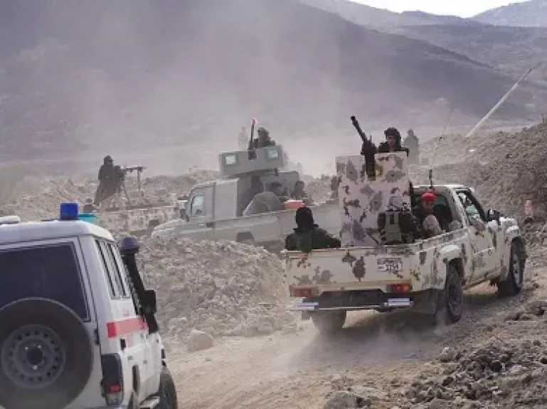 انتشار «قوات العمالقة» في عدن وتأمين مؤسسات الدولة وسط غارات جوية بالضالع