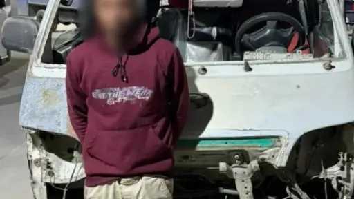 مصرع شخص دهسته سيارة ميكروباص أثناء عبوره الطريق بالبساتين