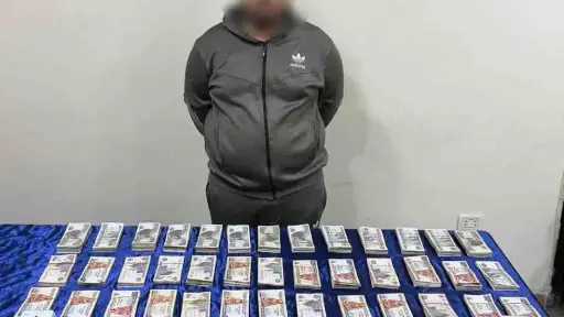 ضبط نصاب إلكتروني بالجيزة يستهدف المواطنين عبر مواقع... ضبط نصاب إلكتروني بالجيزة يستهدف المواطنين عبر مواقع التواصل الاجتماعي