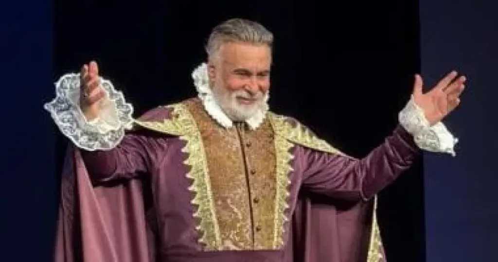 طارق الدسوقي: عرض «الملك لير» الليلة احتفالًا بعيد الميلاد ورسالة وحدة وطنية