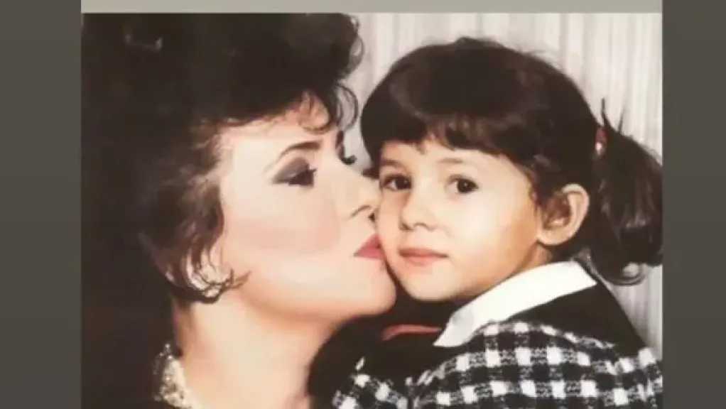 دنيا سمير غانم تُحيي ذكرى ميلاد والدتها وتستعد لطرح مسرحية «أنستونا»