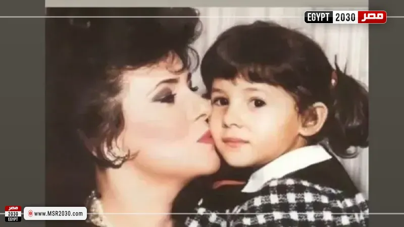 دنيا سمير غانم ودلال عبدالعزيز 