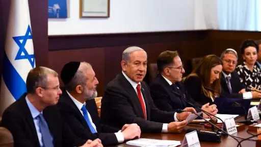 ساعات حاسمة أمام حكومة نتنياهو مع احتدام الخلاف حول قانون الإعفاء من التجنيد