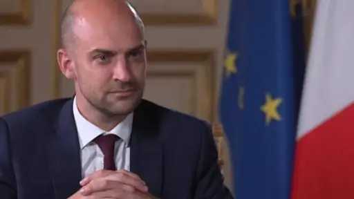 الخارجية الفرنسية: نعمل على وضع خطة للرد حال... الخارجية الفرنسية: نعمل على وضع خطة للرد حال استولت أمريكا على جرينلاند