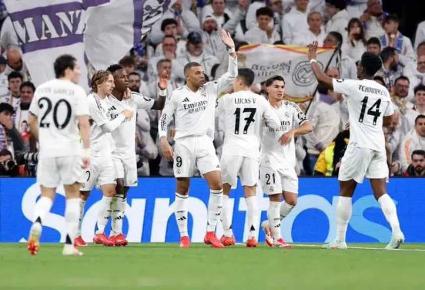 تشكيل ريال مدريد المتوقع أمام أتلتيكو في السوبر الإسباني.. من يقود الهجوم؟