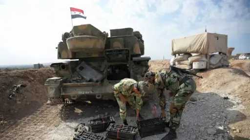 الجيش السوري يفرض حظر تجول في حلب ويفتح ممرين إنسانيين للمدنيين