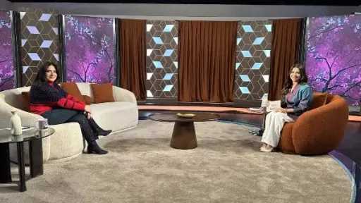 ميرنا وليد تكشف تفاصيل مسلسها الرمضاني وحياتها الفنية والشخصية في “ورقة بيضا”