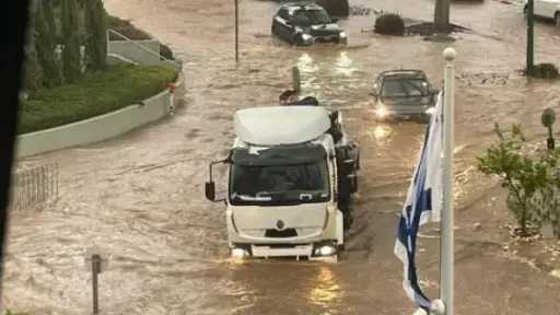 فيضانات ودمار في إسرائيل.. رياح عاتية تهدد دولة الاحتلال غدا الجمعة