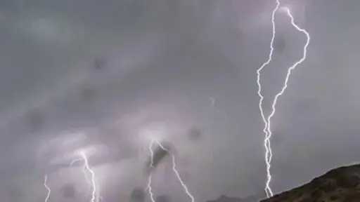 حالة الطقس اليوم.. أمطار رعدية تضرب هذه المناطق