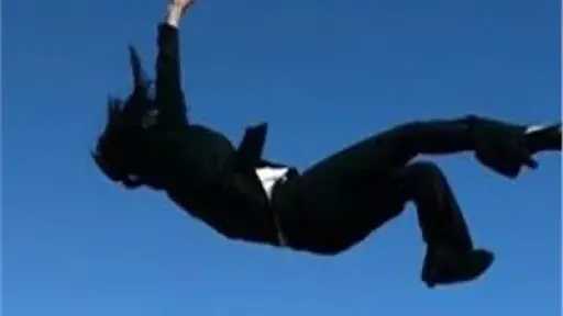 إصابة سيدة أجنبية إثر سقوطها من ارتفاع داخل... إصابة سيدة أجنبية إثر سقوطها من ارتفاع داخل كمبوند شهير بالتجمع الخامس