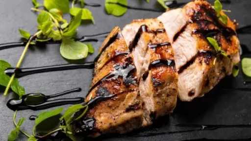 طريقة عمل الدجاج بالزعتر والرمان طريقة عمل الدجاج بالزعتر والرمان