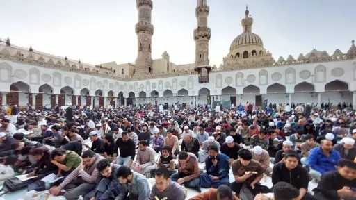 خطيب الجامع الأزهر يحذر من نسيان تاريخ الأمة ويؤكد أن قوتها في وحدتها