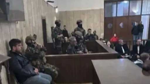 فضل شاكر يمثل أمام المحكمة العسكرية اللبنانية في جلسة سرية وتأجيل المحاكمة إلى فبراير