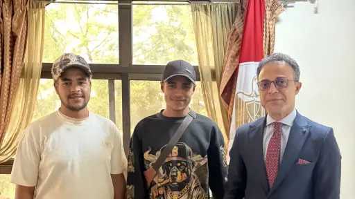 السفارة المصرية في مالي تنجح في إعادة اثنين... السفارة المصرية في مالي تنجح في إعادة اثنين مصريين كانا عالقين في أحد المدن البعيدة عن العاصمة