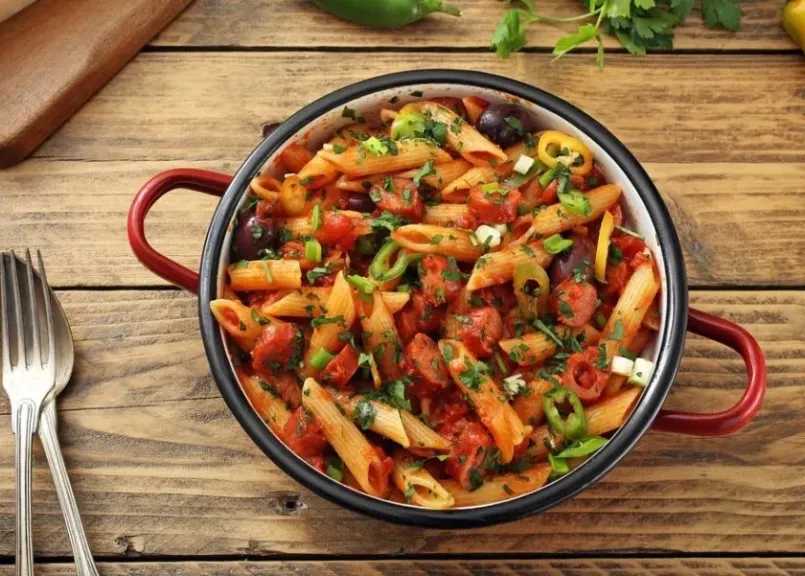 طريقة عمل المكرونة بالسجق