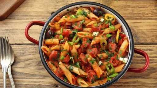 طريقة عمل المكرونة بالسجق طريقة عمل المكرونة بالسجق