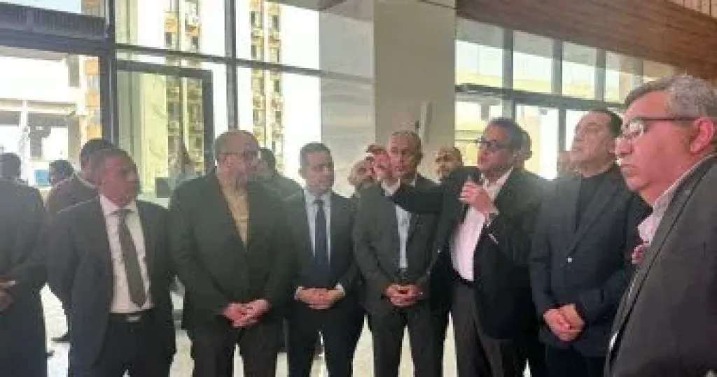 رئيس الوزراء خلال جولته فى مستشفى بولاق الدكرو