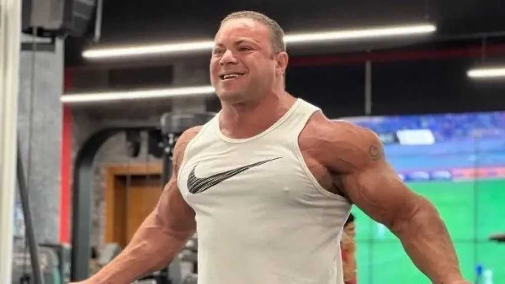 عايز يموتنى.. أول مداخلة لـ الديزل بعد إطلاق النار عليه في جيم شهير بالشيخ زايد