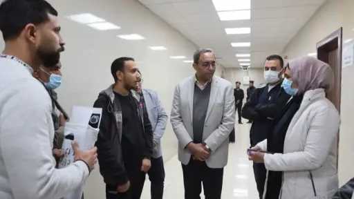 محافظ قنا يجري زيارة مفاجأة لمستشفى فرشوط المركزي