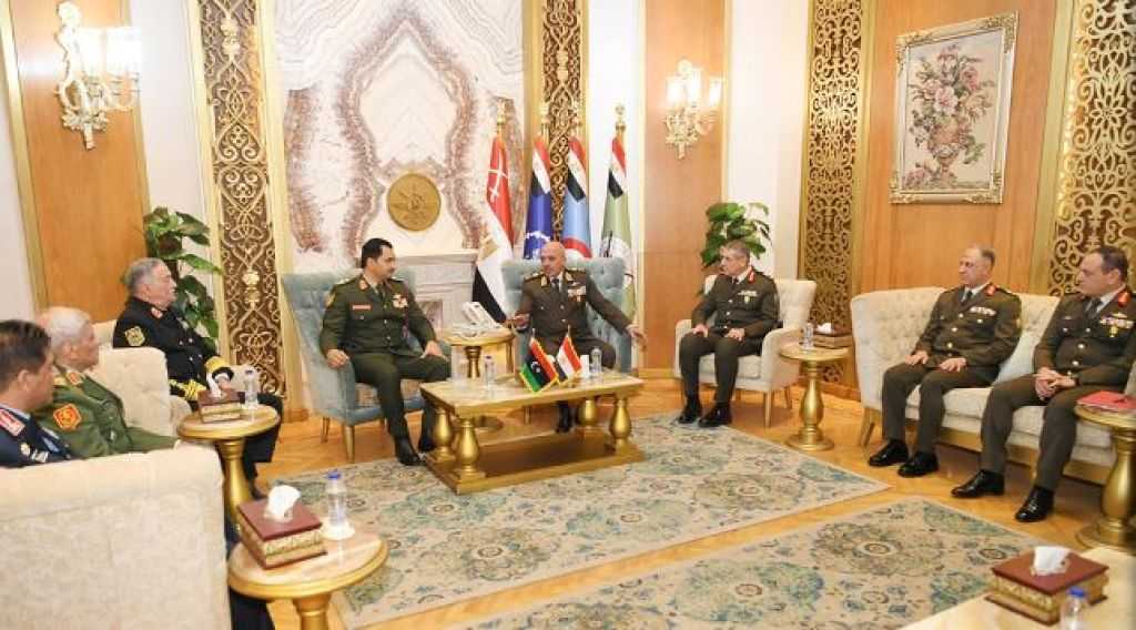 وزير الدفاع ورئيس أركان القوات المسلحة يلتقيان نائب القائد العام للجيش الوطني الليبي