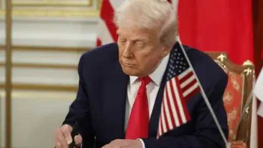 عاجل.. تعديل خطاب ترامب يثير جدلاً واسعاً واستقالات... عاجل.. تعديل خطاب ترامب يثير جدلاً واسعاً واستقالات رفيعة المستوى في هيئة الإذاعة البريطانية