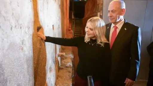 صور معدلة لـ سارة نتنياهو تفجر موجة جدل واسعة في إسرائيل| تفاصيل