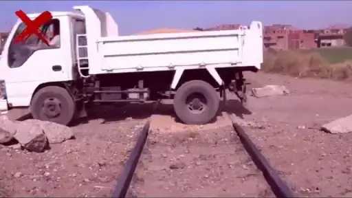 النقل تناشد المواطنين بعدم إقامة معابر غير شرعية على قضبان السكك الحديدية