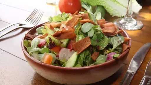 طريقة عمل سلطة الفتوش