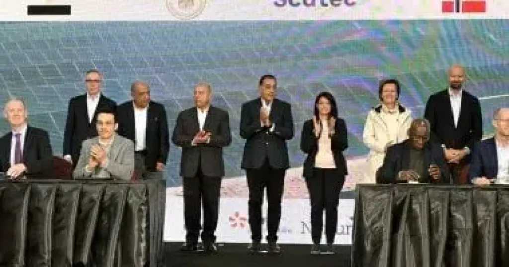 أوبيليسك.. مدبولي يشيد باتفاقيات التمويل لأضخم مشروعات الطاقة الشمسية بمصر