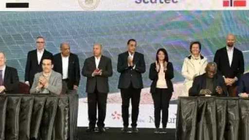 أوبيليسك.. مدبولي يشيد باتفاقيات التمويل لأضخم مشروعات الطاقة الشمسية بمصر