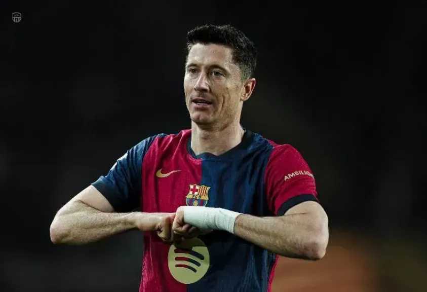 تقارير: ليفاندوفسكي يوافق على الانتقال إلى شيكاغو فاير الأمريكي