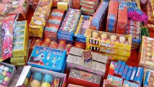 ضبط عامل بحوزته 700 ألف قطعة ألعاب نارية ضبط عامل بحوزته 700 ألف قطعة ألعاب نارية