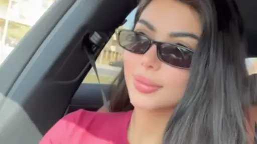 كارولين عزمي تتألق بإطلالة جديدة كاجوال