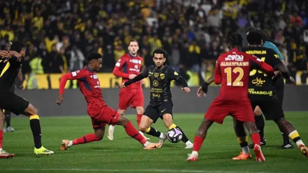 الاتحاد يسقط في فخ التعادل أمام ضمك في الدوري السعودي